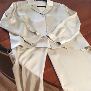 Nice, flowing top and wide leg pants. Listed as a blouse, sold as a set.